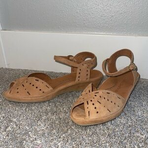 L'Amour Tan Leather healed Sandals Design Sz. 7.5